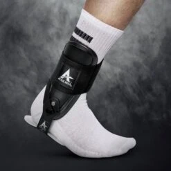 SELECT Active Ankle Support 6 SELECT Active Ankle Support -Select 8582949 700062 black Active Ankle T2 on foot model